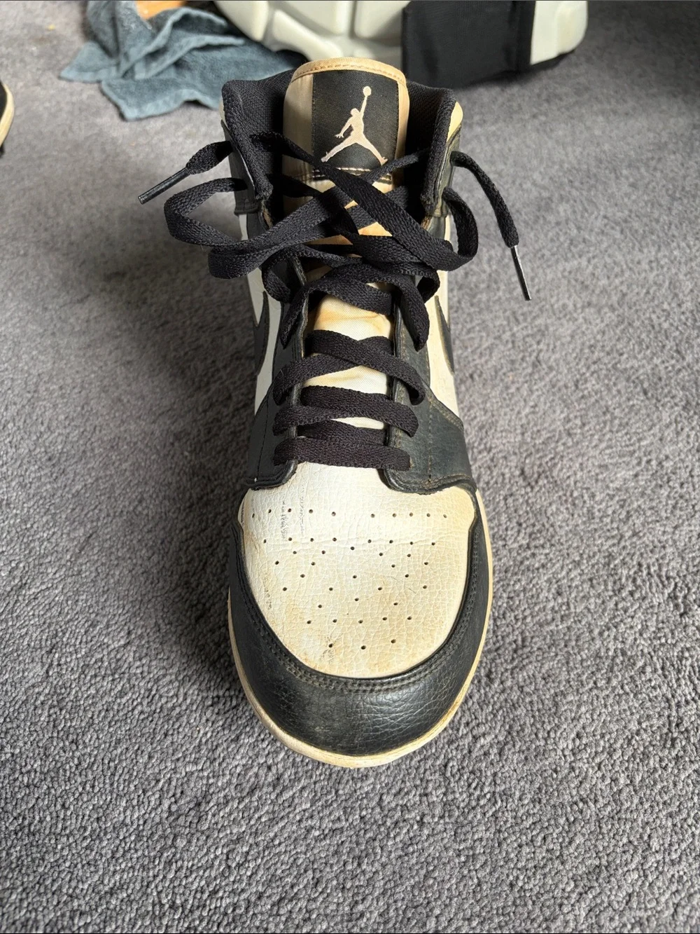 Nike Men’s Black and White High-Top Athletic Cleats